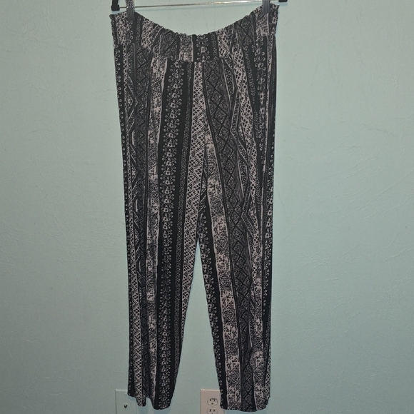 NWT West Loop Black and White Geometric Wide Leg Pants - Picture 3 of 6